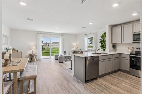 Townhouse in Lake Wales, Florida 3 bedrooms, 135.92 sq.m. № 2207739 - photo 8