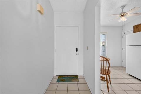 Townhouse in Bradenton, Florida 2 bedrooms, 107.4 sq.m. № 2391587 - photo 5
