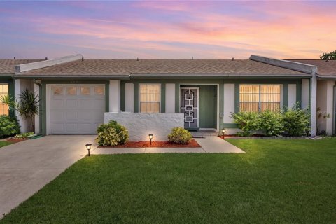 Townhouse in Bradenton, Florida 2 bedrooms, 107.4 sq.m. № 2391587