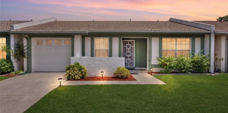 Townhouse in Bradenton, Florida 2 bedrooms, 107.4 sq.m. № 2391587