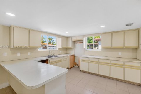 Villa ou maison à vendre à North Bay Village, Floride: 3 chambres, 189.15 m2 № 2024549 - photo 19