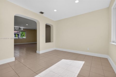 Villa ou maison à vendre à North Bay Village, Floride: 3 chambres, 189.15 m2 № 2024549 - photo 15