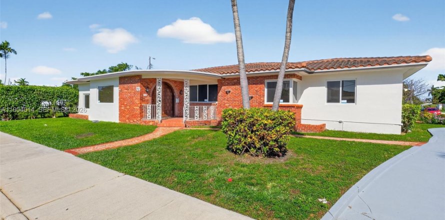 Villa ou maison à North Bay Village, Floride 3 chambres, 189.15 m2 № 2024549