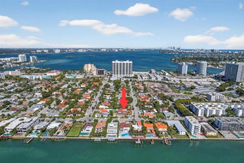 Villa ou maison à vendre à North Bay Village, Floride: 3 chambres, 189.15 m2 № 2024549 - photo 2