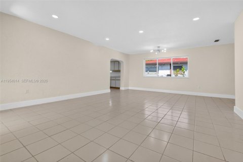 Villa ou maison à vendre à North Bay Village, Floride: 3 chambres, 189.15 m2 № 2024549 - photo 16