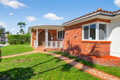 Villa ou maison à vendre à North Bay Village, Floride: 3 chambres, 189.15 m2 № 2024549 - photo 6