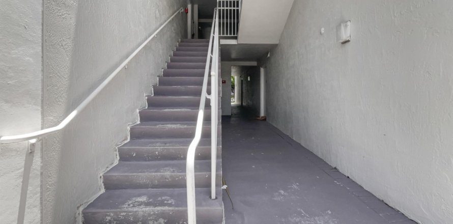 Condo in Pembroke Pines, Florida, 2 bedrooms  № 1221212
