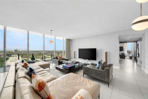 Copropriété à louer à Sunny Isles Beach, Floride: 5 chambres, 476.31 m2 № 2361817 - photo 3