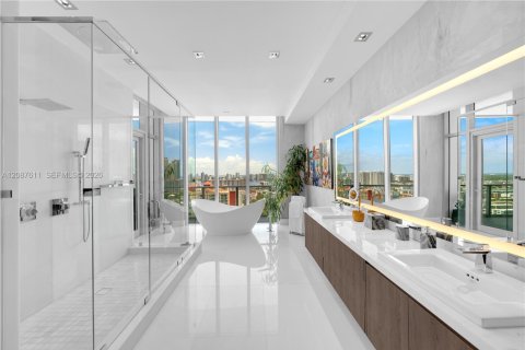 Copropriété à louer à Sunny Isles Beach, Floride: 5 chambres, 476.31 m2 № 2361817 - photo 15