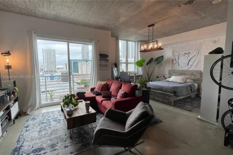 Condominio en venta en Miami, Florida, 1 dormitorio, 63.64 m2 № 1452214 - foto 1