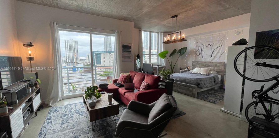 Condominio en Miami, Florida, 1 dormitorio № 1452214