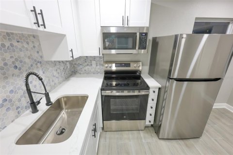 Appartement à louer à Madeira Beach, Floride: 2 chambres, 76.64 m2 № 2386393 - photo 5