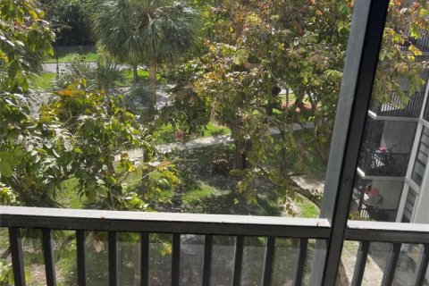 Condo in Aventura, Florida, 2 bedrooms  № 2010514 - photo 3