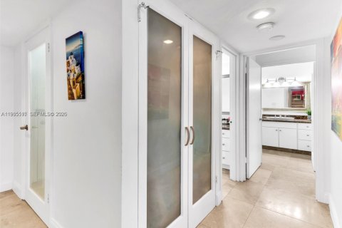 Copropriété à vendre à Miami Beach, Floride: 1 chambre, 80.36 m2 № 2047017 - photo 7