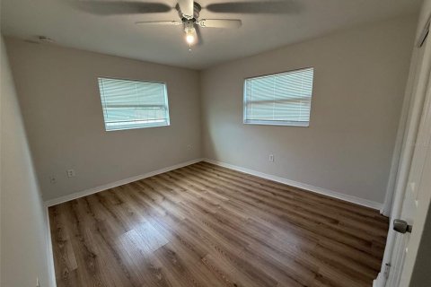 House in Bradenton, Florida 2 bedrooms, 94.57 sq.m. № 2237959 - photo 8