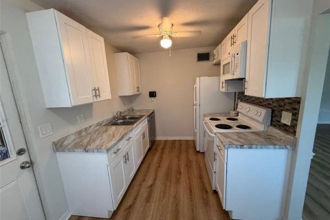 House in Bradenton, Florida 2 bedrooms, 94.57 sq.m. № 2237959 - photo 5
