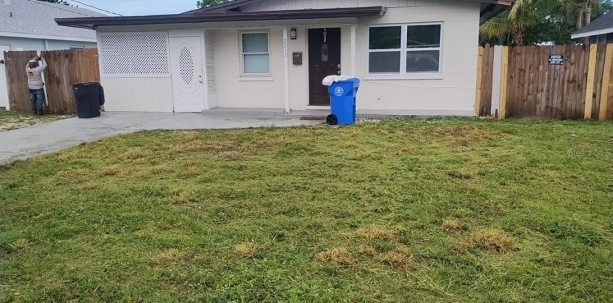 House in Bradenton, Florida 2 bedrooms, 94.57 sq.m. № 2237959