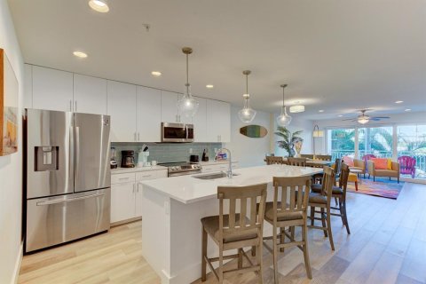 Condo in Madeira Beach, Florida, 3 bedrooms  № 2214991 - photo 5