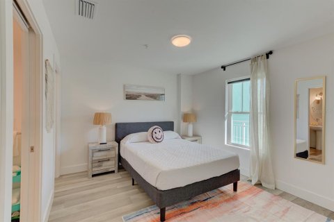 Condo in Madeira Beach, Florida, 3 bedrooms  № 2214991 - photo 19