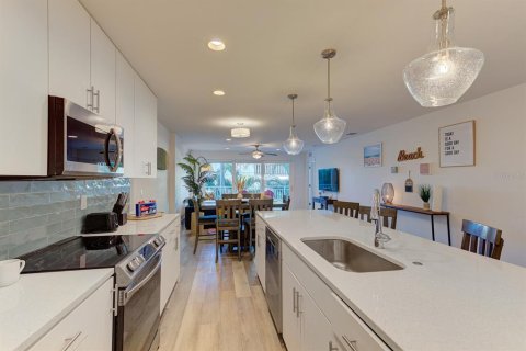 Condo in Madeira Beach, Florida, 3 bedrooms  № 2214991 - photo 6