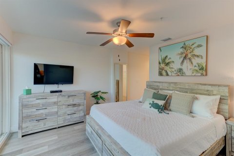 Condo in Madeira Beach, Florida, 3 bedrooms  № 2214991 - photo 13
