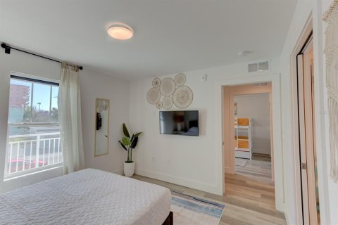 Condo in Madeira Beach, Florida, 3 bedrooms  № 2214991 - photo 22