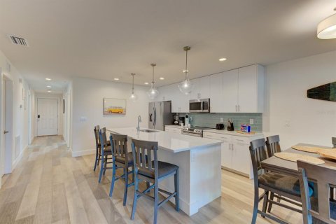 Condo in Madeira Beach, Florida, 3 bedrooms  № 2214991 - photo 7