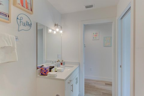 Condo in Madeira Beach, Florida, 3 bedrooms  № 2214991 - photo 28
