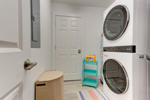 Condo in Madeira Beach, Florida, 3 bedrooms  № 2214991 - photo 30