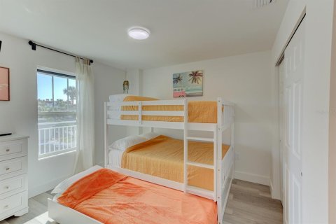 Condo in Madeira Beach, Florida, 3 bedrooms  № 2214991 - photo 26