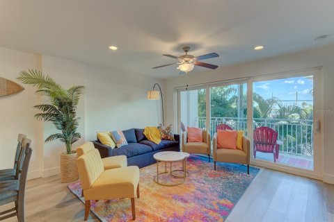 Condo in Madeira Beach, Florida, 3 bedrooms  № 2214991 - photo 10