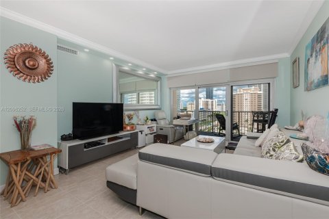 Copropriété à louer à Hallandale Beach, Floride: 1 chambre, 80.82 m2 № 2386987 - photo 2