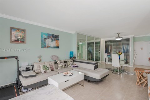 Copropriété à louer à Hallandale Beach, Floride: 1 chambre, 80.82 m2 № 2386987 - photo 5