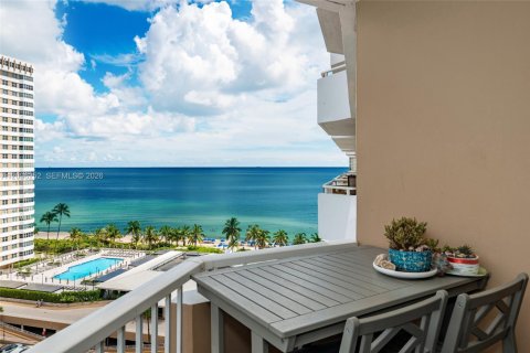 Copropriété à louer à Hallandale Beach, Floride: 1 chambre, 80.82 m2 № 2386987 - photo 23