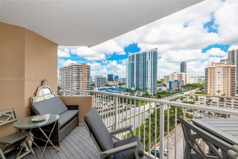 Copropriété à louer à Hallandale Beach, Floride: 1 chambre, 80.82 m2 № 2386987 - photo 22