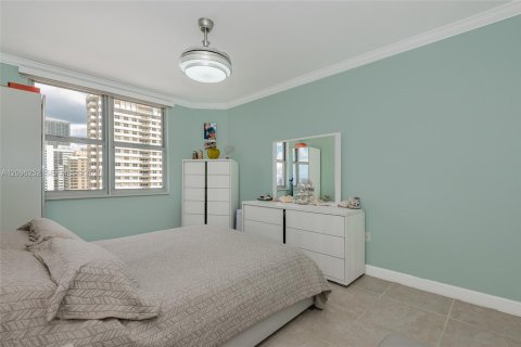Copropriété à louer à Hallandale Beach, Floride: 1 chambre, 80.82 m2 № 2386987 - photo 14