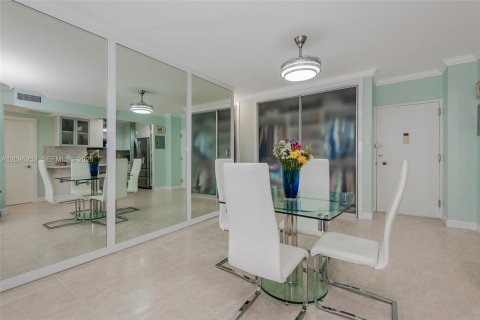Copropriété à louer à Hallandale Beach, Floride: 1 chambre, 80.82 m2 № 2386987 - photo 7