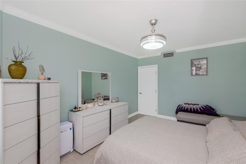 Copropriété à louer à Hallandale Beach, Floride: 1 chambre, 80.82 m2 № 2386987 - photo 16