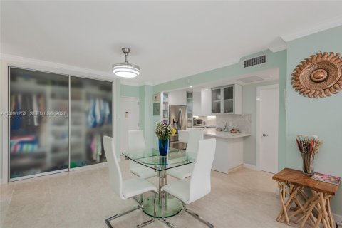 Copropriété à louer à Hallandale Beach, Floride: 1 chambre, 80.82 m2 № 2386987 - photo 8