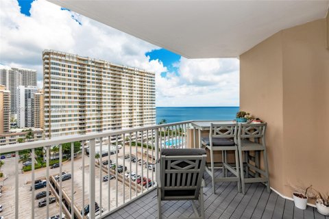 Copropriété à louer à Hallandale Beach, Floride: 1 chambre, 80.82 m2 № 2386987 - photo 19