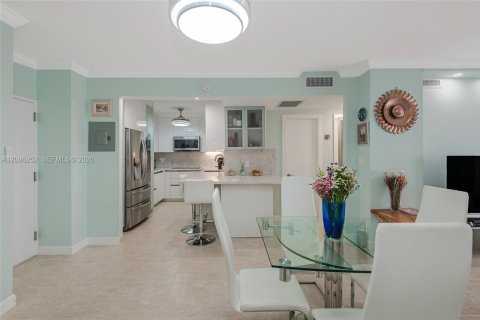 Copropriété à louer à Hallandale Beach, Floride: 1 chambre, 80.82 m2 № 2386987 - photo 9