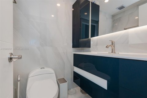 Copropriété à louer à Hallandale Beach, Floride: 1 chambre, 80.82 m2 № 2386987 - photo 13