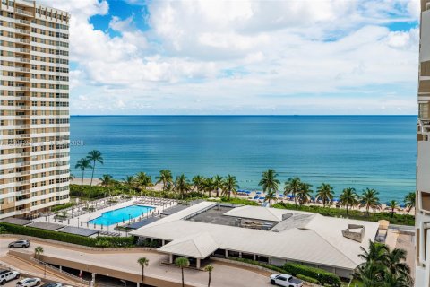 Copropriété à louer à Hallandale Beach, Floride: 1 chambre, 80.82 m2 № 2386987 - photo 21