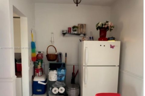 Снять в аренду виллу или дом в Майами, Флорида 2 спальни, 55.74м2, № 2034689 - фото 2