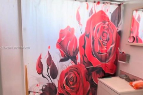 Снять в аренду виллу или дом в Майами, Флорида 2 спальни, 55.74м2, № 2034689 - фото 7