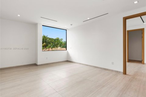 House in Miami, Florida 4 bedrooms, 331.01 sq.m. № 2038728 - photo 15