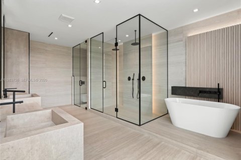 House in Miami, Florida 4 bedrooms, 331.01 sq.m. № 2038728 - photo 10