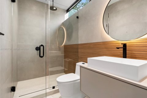 House in Miami, Florida 4 bedrooms, 331.01 sq.m. № 2038728 - photo 19