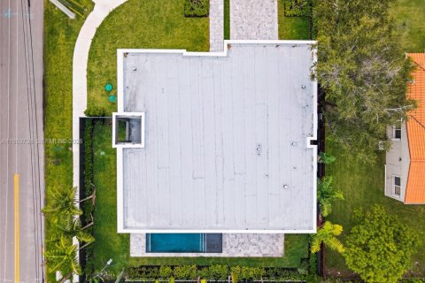 House in Miami, Florida 4 bedrooms, 331.01 sq.m. № 2038728 - photo 27