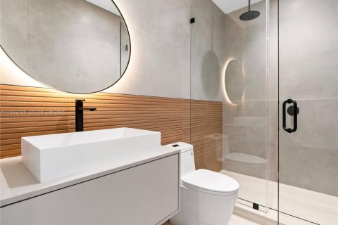 House in Miami, Florida 4 bedrooms, 331.01 sq.m. № 2038728 - photo 17